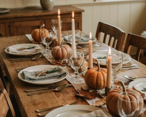 Mini pumpkin place setting table decor for fall dinner