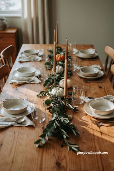 Easy Thanksgiving tablescapes with a bare wood tabletop