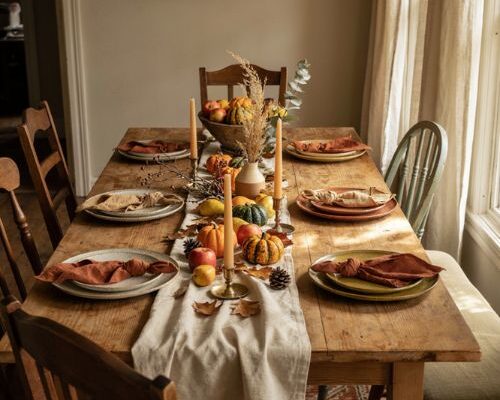 Fall table decor ideas with pumpkins seasonal produce linen and cozy farmhouse accents