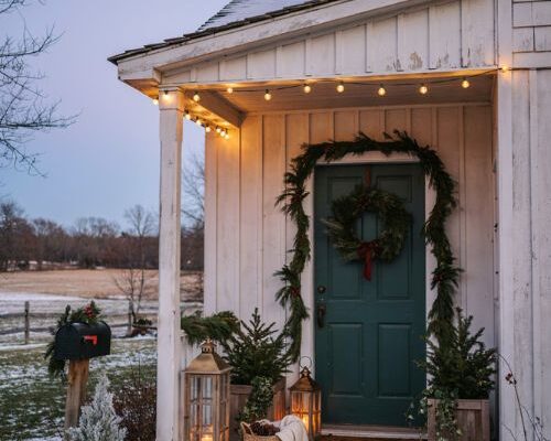 Outdoor christmas decor ideas for a cozy festive front porch and yard